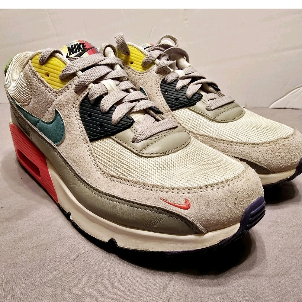 Nike Air Max 90 Low Evolution of Icon DA5653-001  Sz 7Y/W8.5 EUC